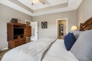 2 عدّة غرف نوم وخزنة داخل الغرفة وسرير سفر وواي فا ي مجانًا