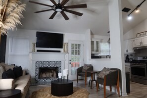 Smart TV - home sweet home (Rex)