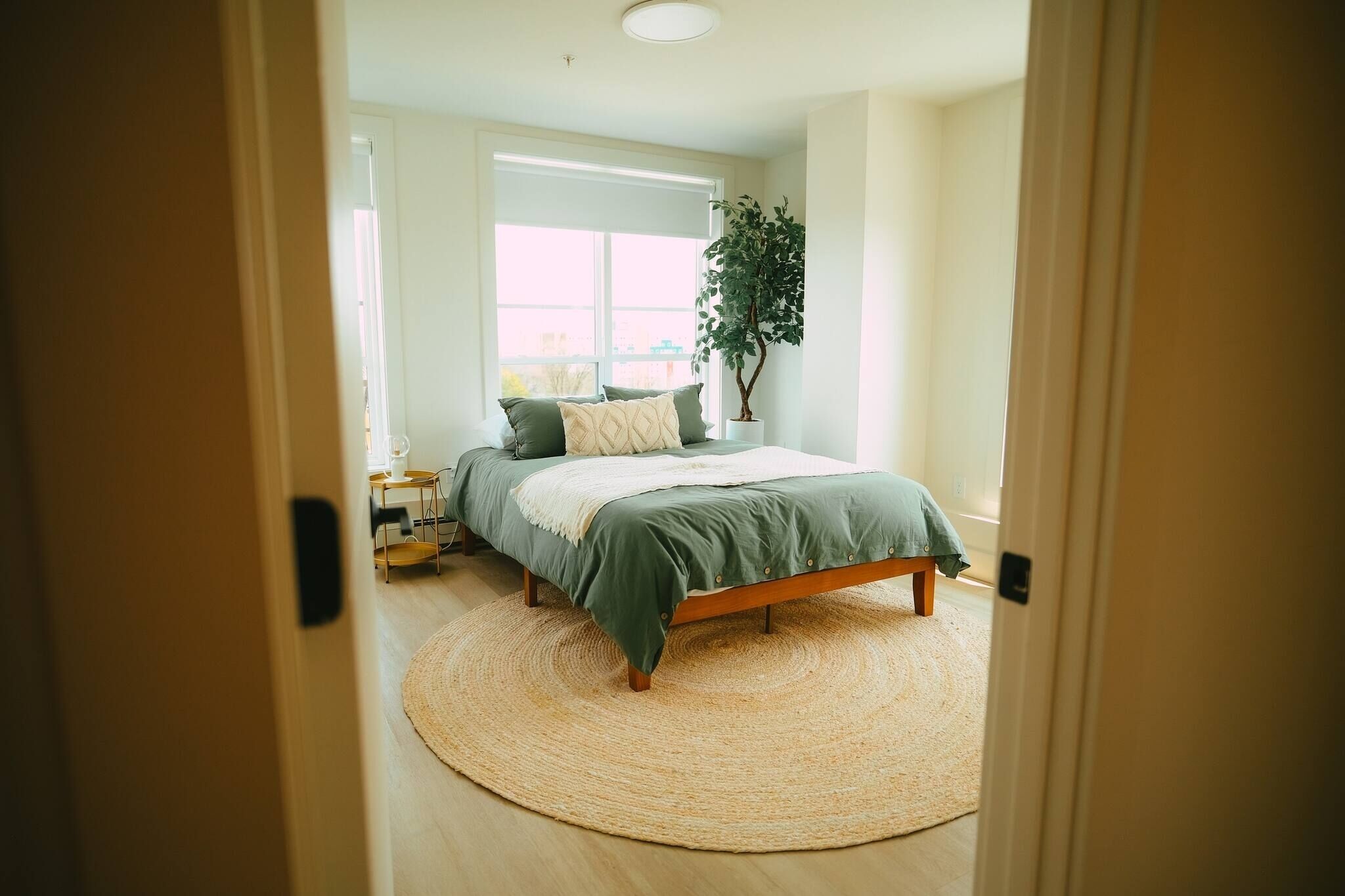2 bedrooms, travel crib, free WiFi