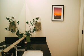 Baignoire, sèche-cheveux