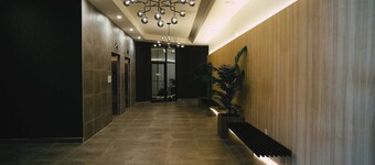 Chic Cozy Retreat - 2BR - Stunning North End Views