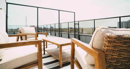 Chic Cozy Retreat - 2BR - Stunning North End Views