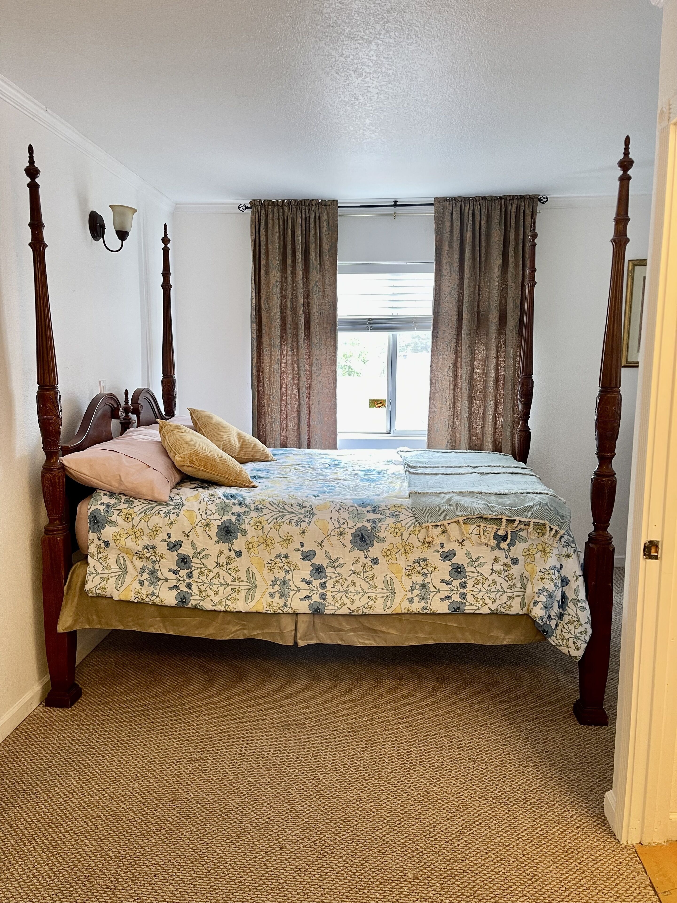 La Casita DiVina / A Spanish Little Retreat