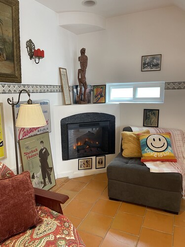 La Casita DiVina / A Spanish Little Retreat