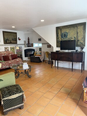 Living area - La Casita DiVina / A Spanish Little Retreat (Woodland Hills)