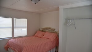 3 bedrooms, WiFi, bed sheets - Cozy Mobile Home (Polk City)
