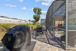 Outdoor dining - Charming & affordable Disney vacation villa w/ private pool & jacuzzi! (Davenport)