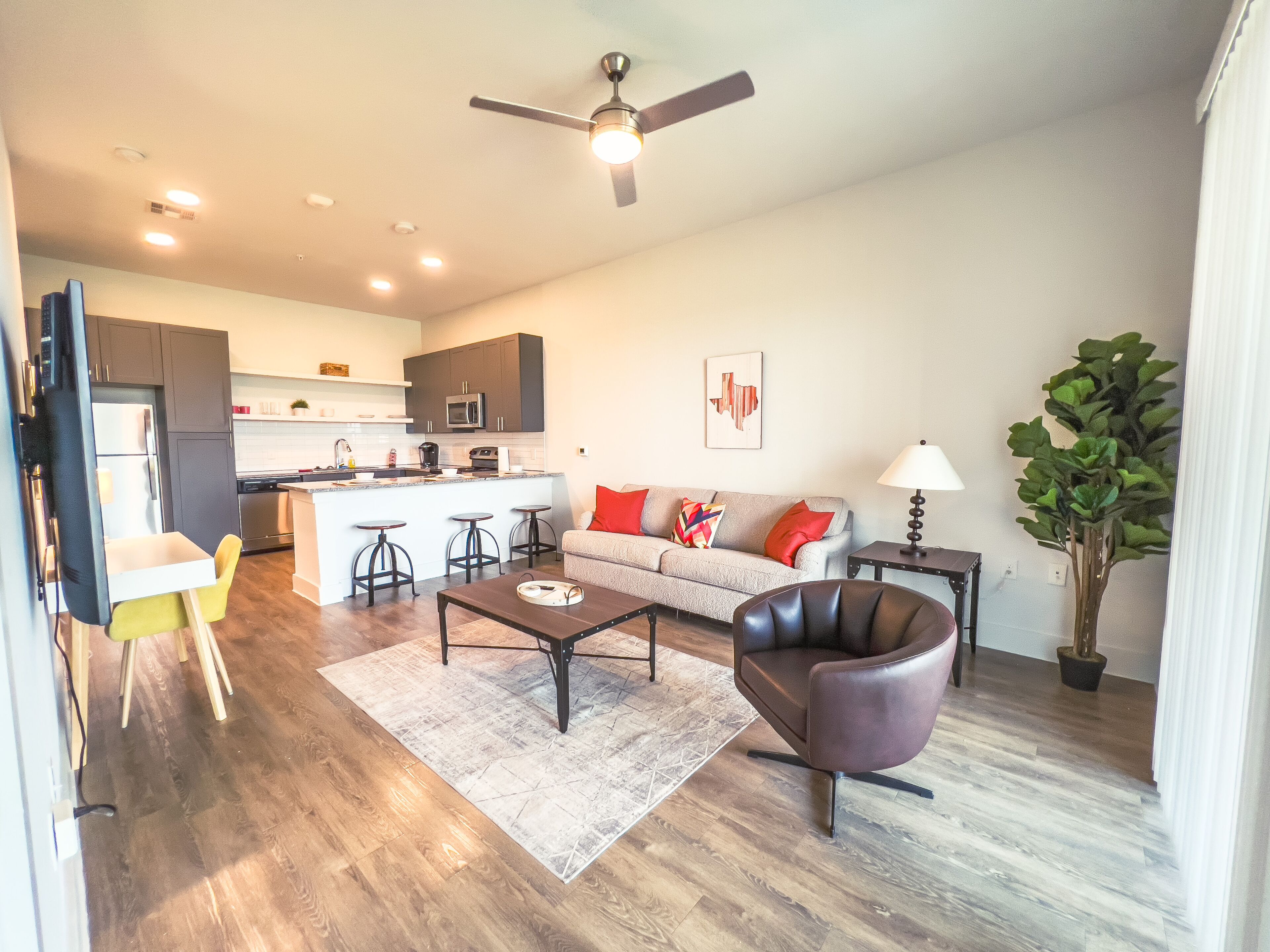 Lux Apt packed with Amenities!