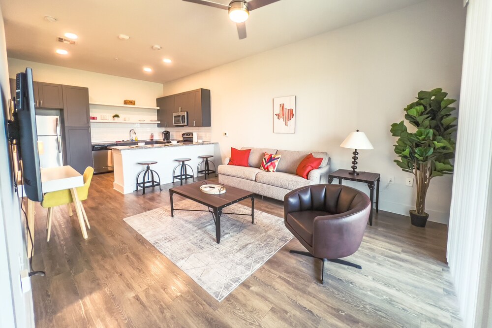 Lux Apt packed with Amenities!