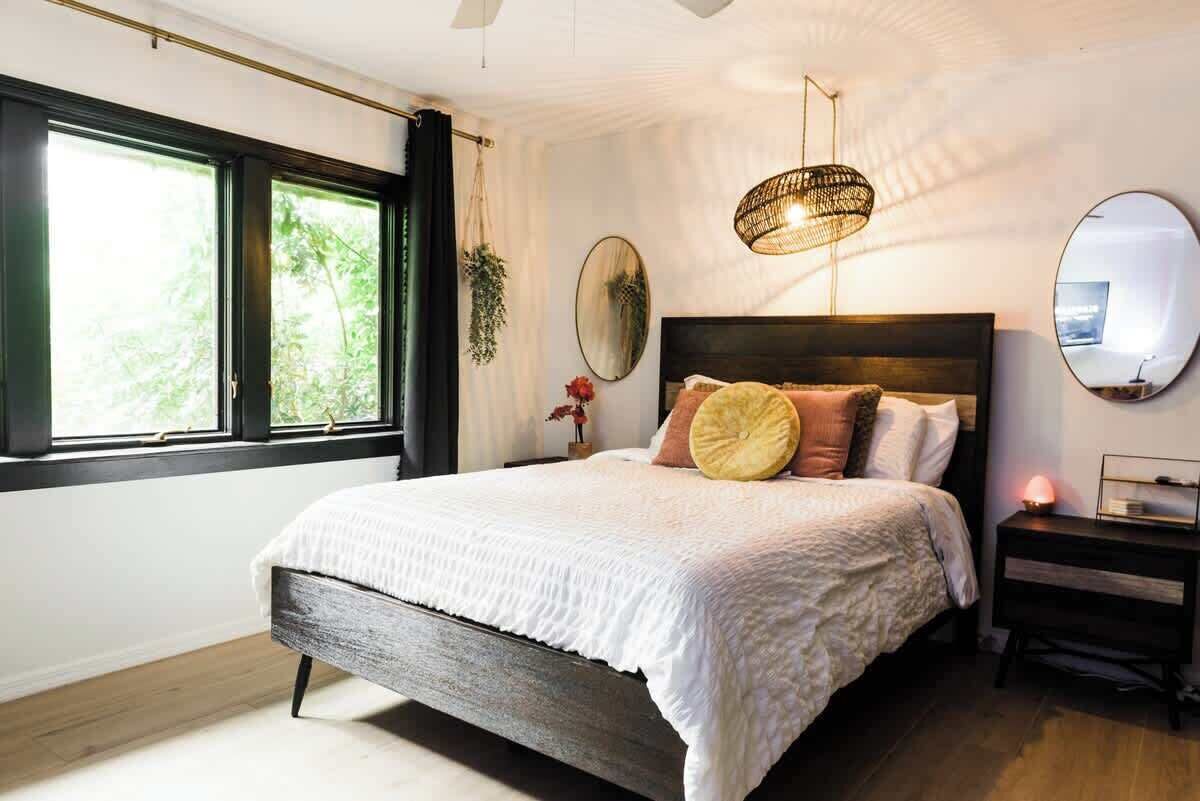 4 bedrooms, iron/ironing board, travel cot, WiFi