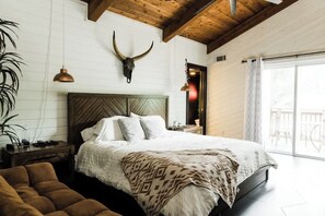 4 bedrooms, iron/ironing board, travel crib, WiFi - Recharge @ Timberland Lodge: Pool  Hottub Sauna (Longwood)