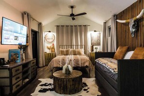 4 makuuhuonetta, silitysrauta/-lauta, vauvan matkasänky, Wi-Fi