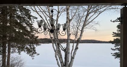 Modern lakeside Cabin with Family Amentities