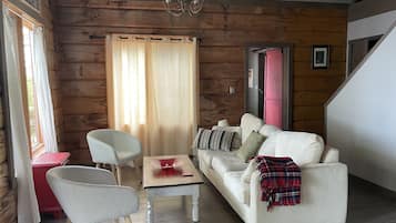 Smart-TV, Kamin, Videospiele, Tischtennisplatte