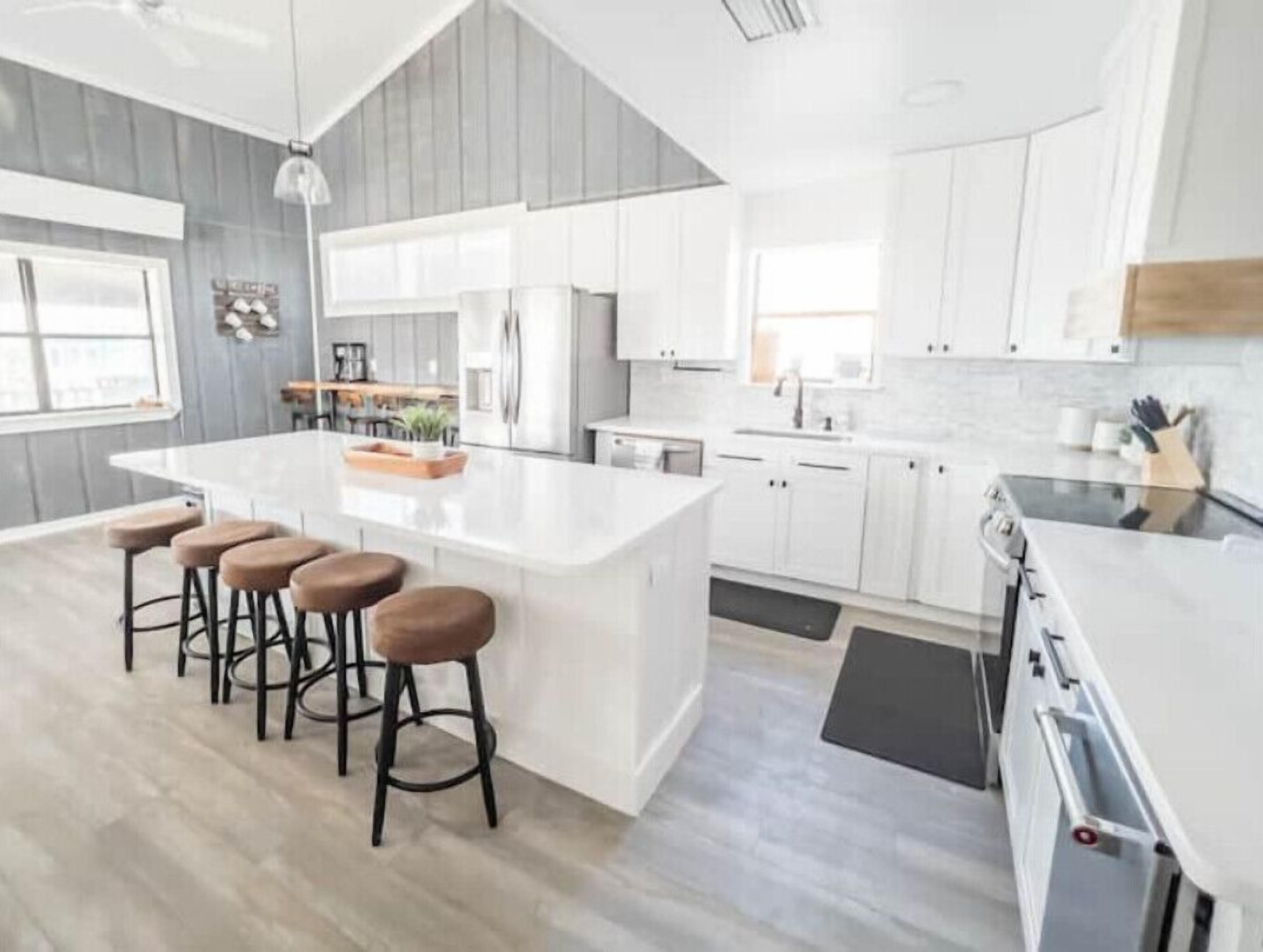 Newly Renovated beach & bay home! Dog Friendly