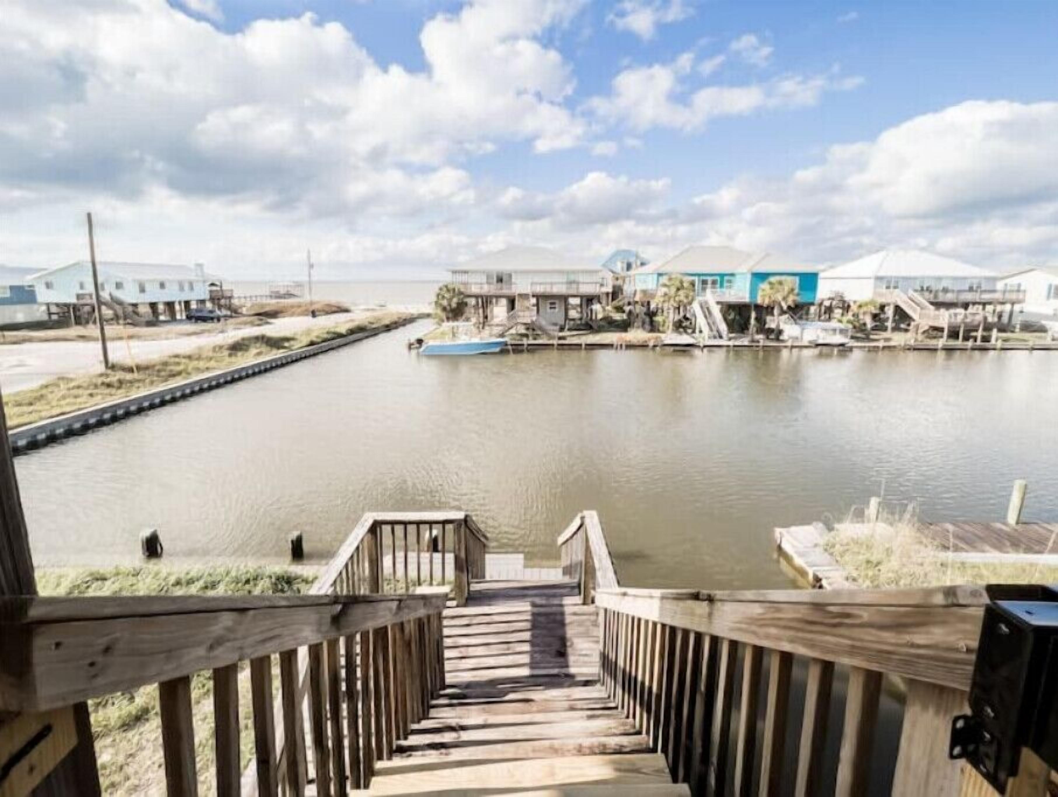 Newly Renovated beach & bay home! Dog Friendly