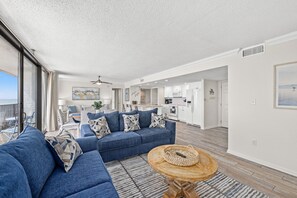 TV - Luxury 2BR/2BA Beachfront Condo, Full Access to Kid-Friendly Resort (Panama City)