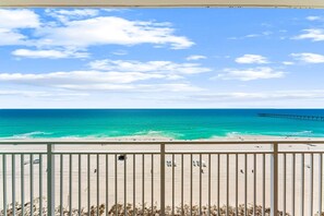 Am Strand, Liegestühle, Strandtücher