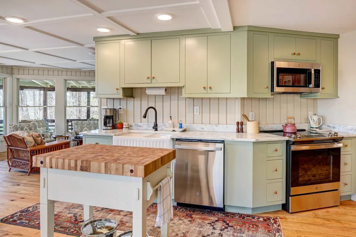 Beautiful Highlands Cabin: Large Game Room, Hot Tub