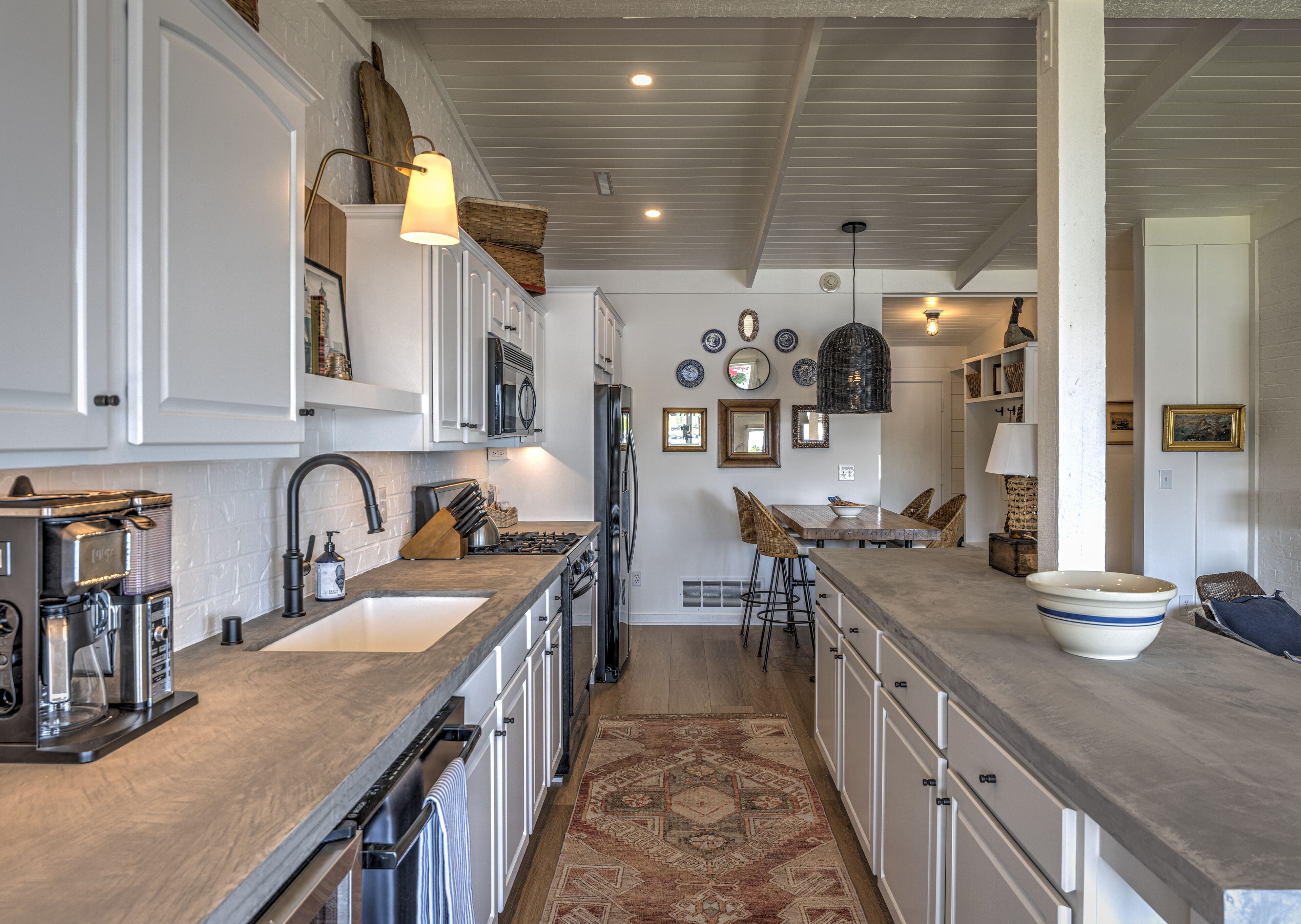 Fontana Waterfront! Prime fireworks viewing! Brand newly remodeled 2br/2ba, pool