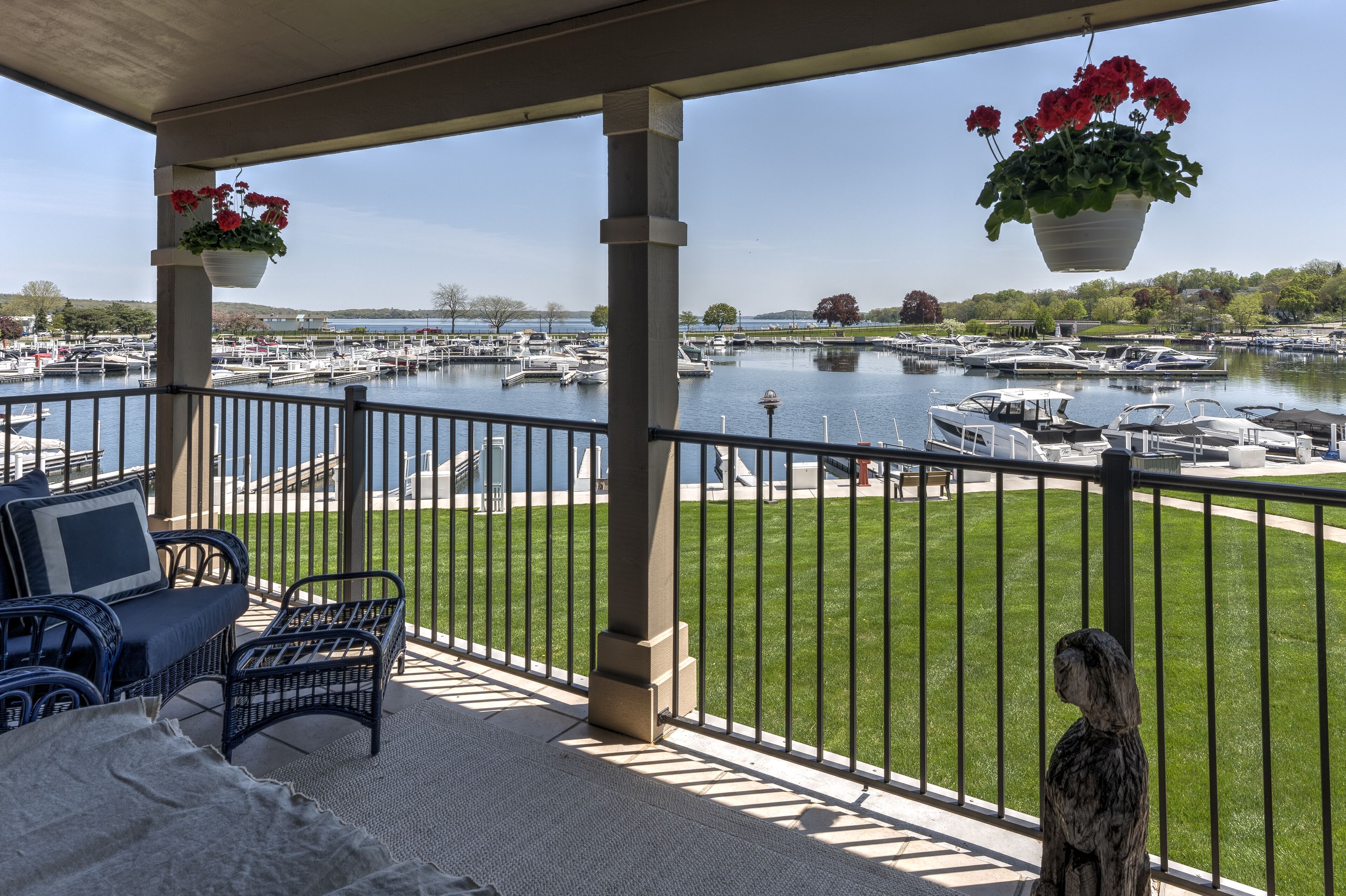 Fontana Waterfront! Prime fireworks viewing! Brand newly remodeled 2br/2ba, pool