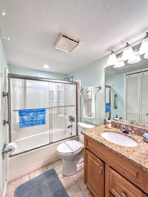 ヘアドライヤー、タオル、石鹸、シャンプー