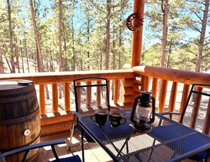 Outdoor dining - Log Cabin, Hot tub, Wood Stove (Florissant)