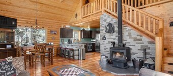 Cozy Wooded Log Cabin | Hot Tub | Wood Stove | Games
