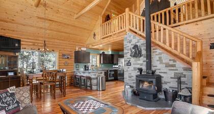 Cozy Wooded Log Cabin | Hot Tub | Wood Stove | Games