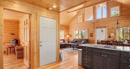 Log Cabin, Hot tub, Wood Stove