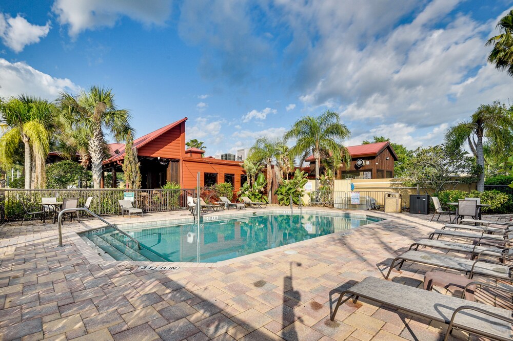 Destination Daytona Vacation Rental 8 Mi to Beach!