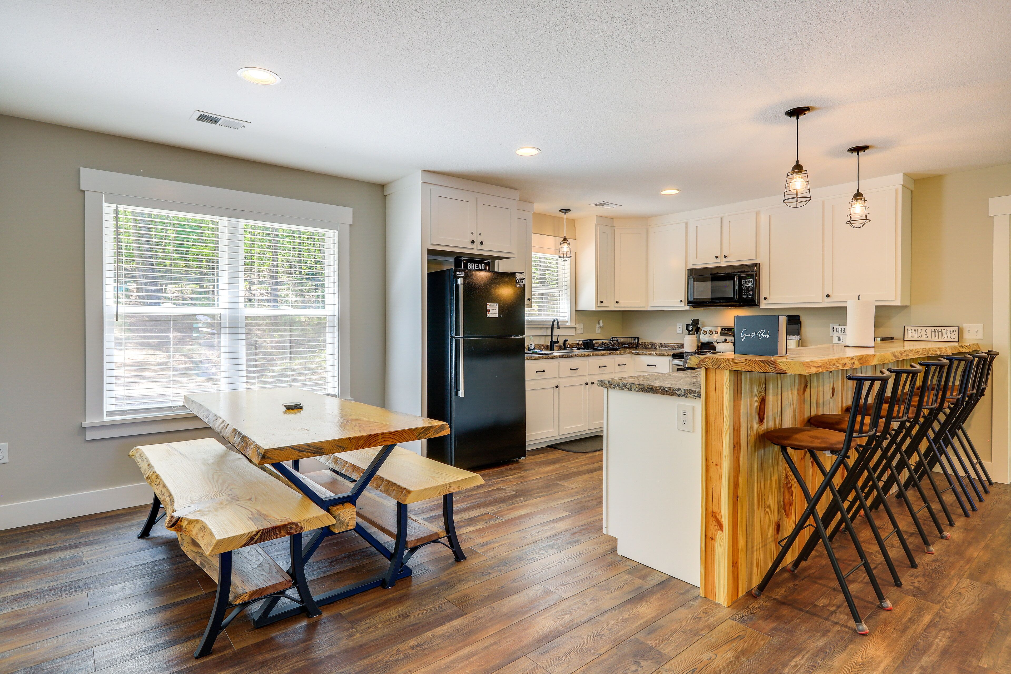 Lake Sinclair Vacation Rental w/ Private Dock!