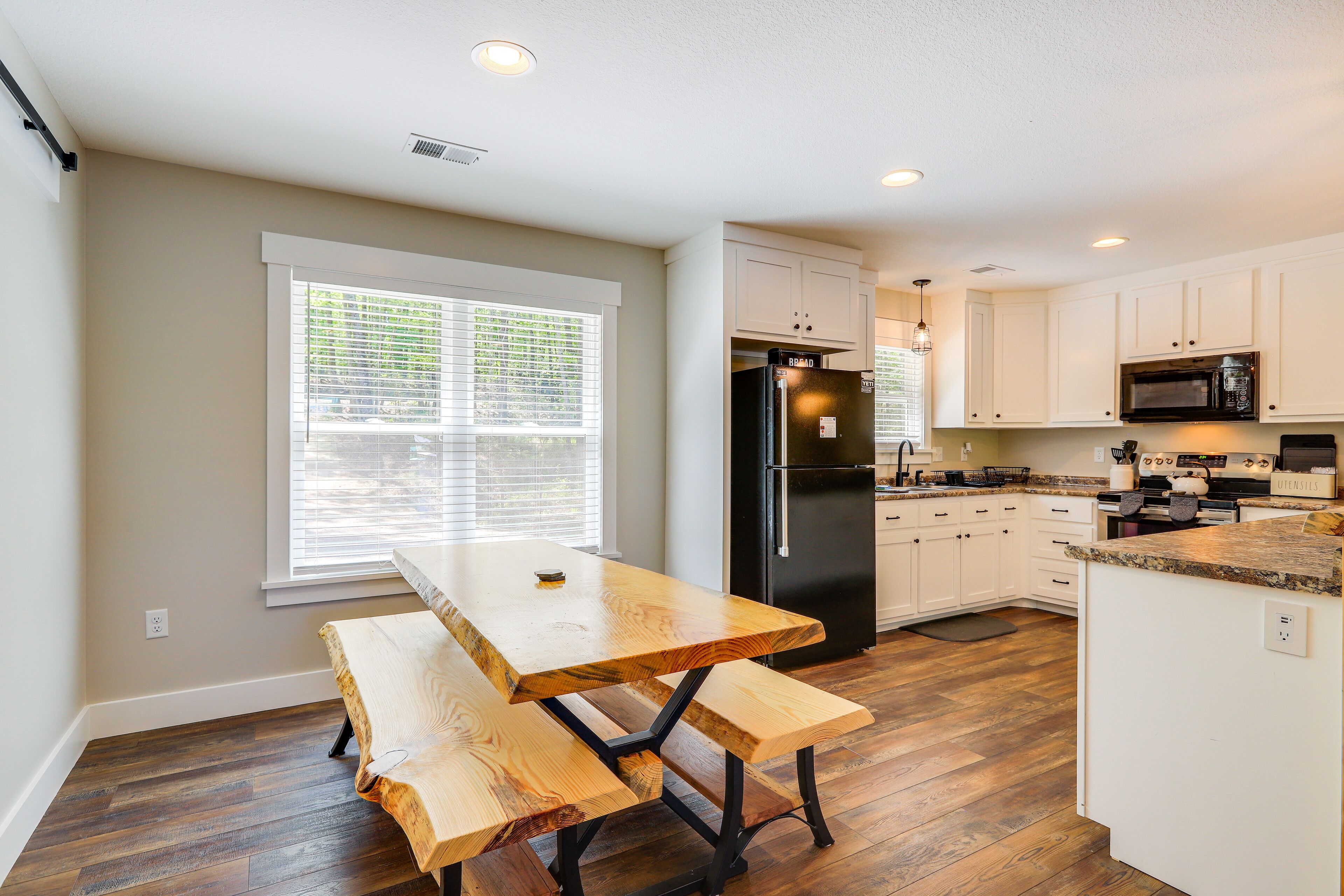 Lake Sinclair Vacation Rental w/ Private Dock!