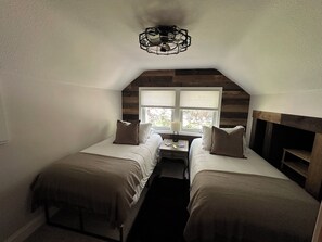 3 habitaciones, tabla de planchar con plancha, wifi y ropa de cama 