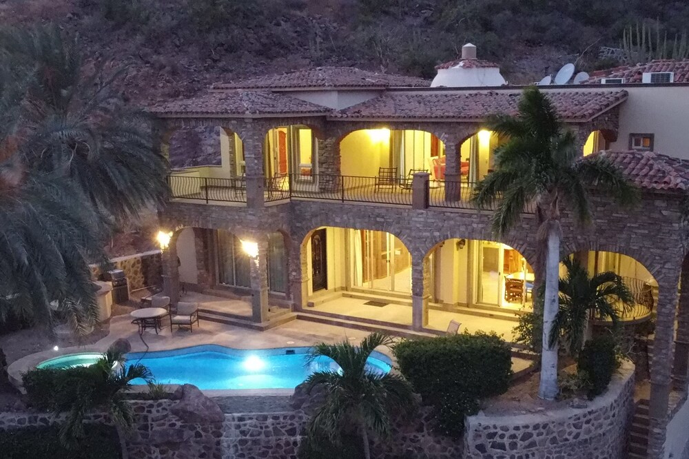 Amazing Home with private pool and spectacular views