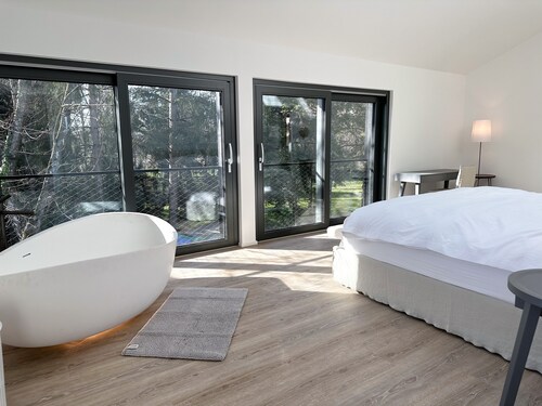 Spacious, modern loft apartment over 2 floors, 2 minutes to the lake