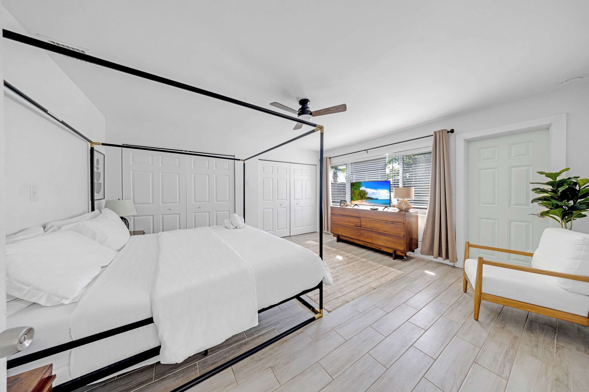 3 bedrooms, iron/ironing board, WiFi, bed sheets