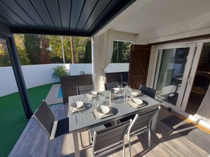 Outdoor dining - Villa ideally located 10 minutes from the beach (L'Escala)