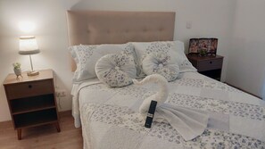 2 bedrooms, iron/ironing board, free WiFi, bed sheets