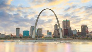 A city skyline with a prominent arch structure, modern buildings, and a calm river reflecting the sky. - Tower Grove Pet Friendly 2nd Floor Studio - 4 mi to SLU & Barnes -Shared Laundry (St. Louis)