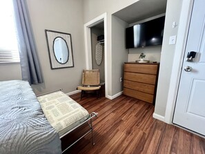 1 bedroom, desk, iron/ironing board, free WiFi