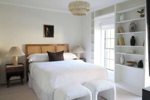 2 bedrooms, iron/ironing board, travel cot, WiFi