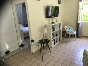 3 bedrooms, travel crib, WiFi, bed sheets