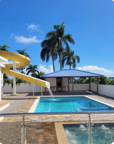 🏝️ Villa Espaciosa con Piscina, Tobogán y BBQ Cerca de las Playas de RD