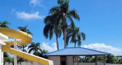🏝️ Villa Espaciosa con Piscina, Tobogán y BBQ Cerca de las Playas de RD