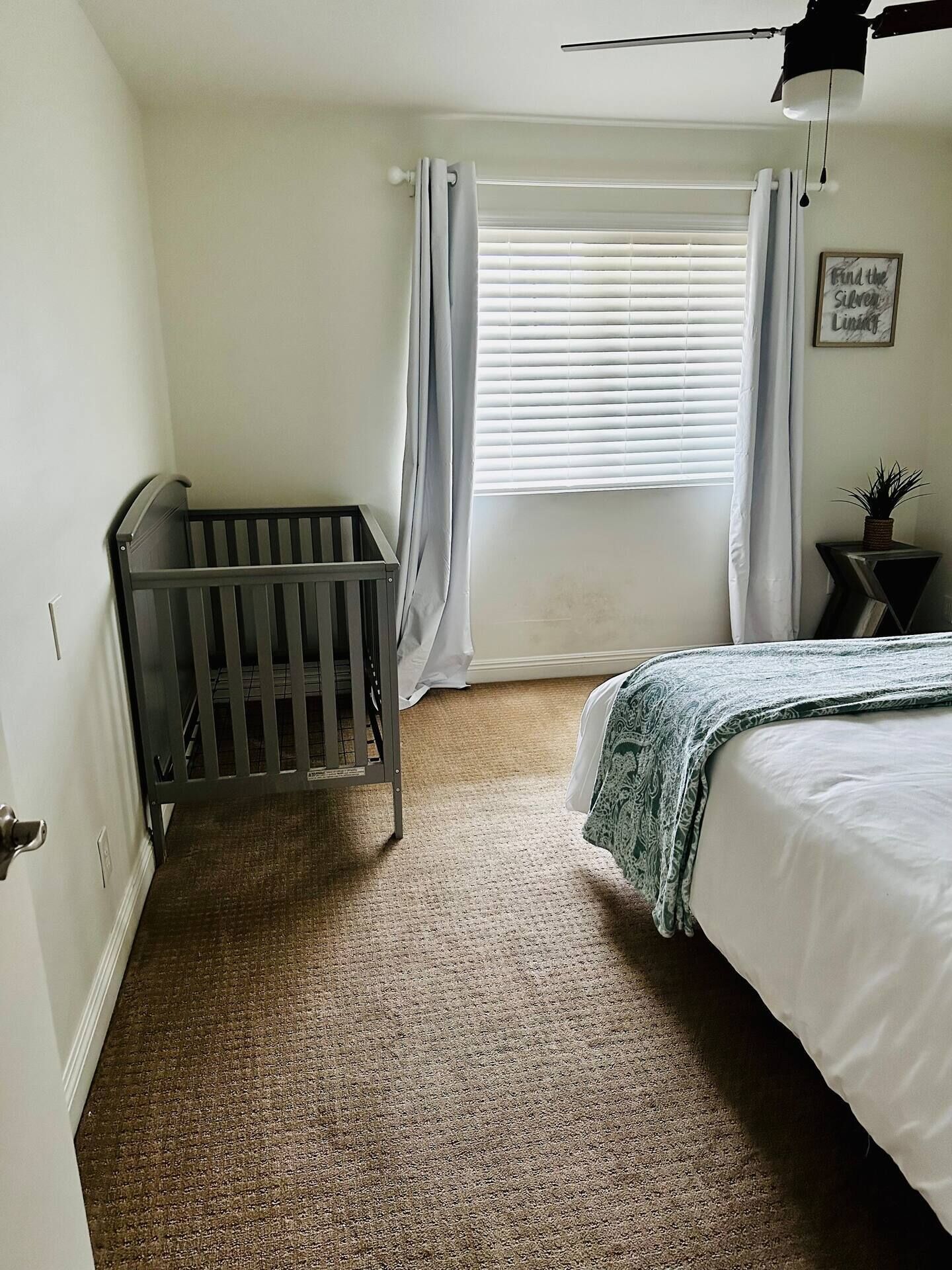 4 bedrooms, iron/ironing board, WiFi, bed sheets