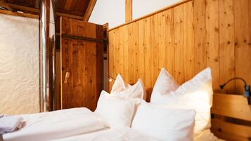 5 bedrooms, travel crib, free WiFi, bed sheets