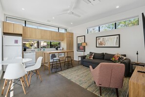 Flat-screen TV - 4Square Complex (Phoenix)