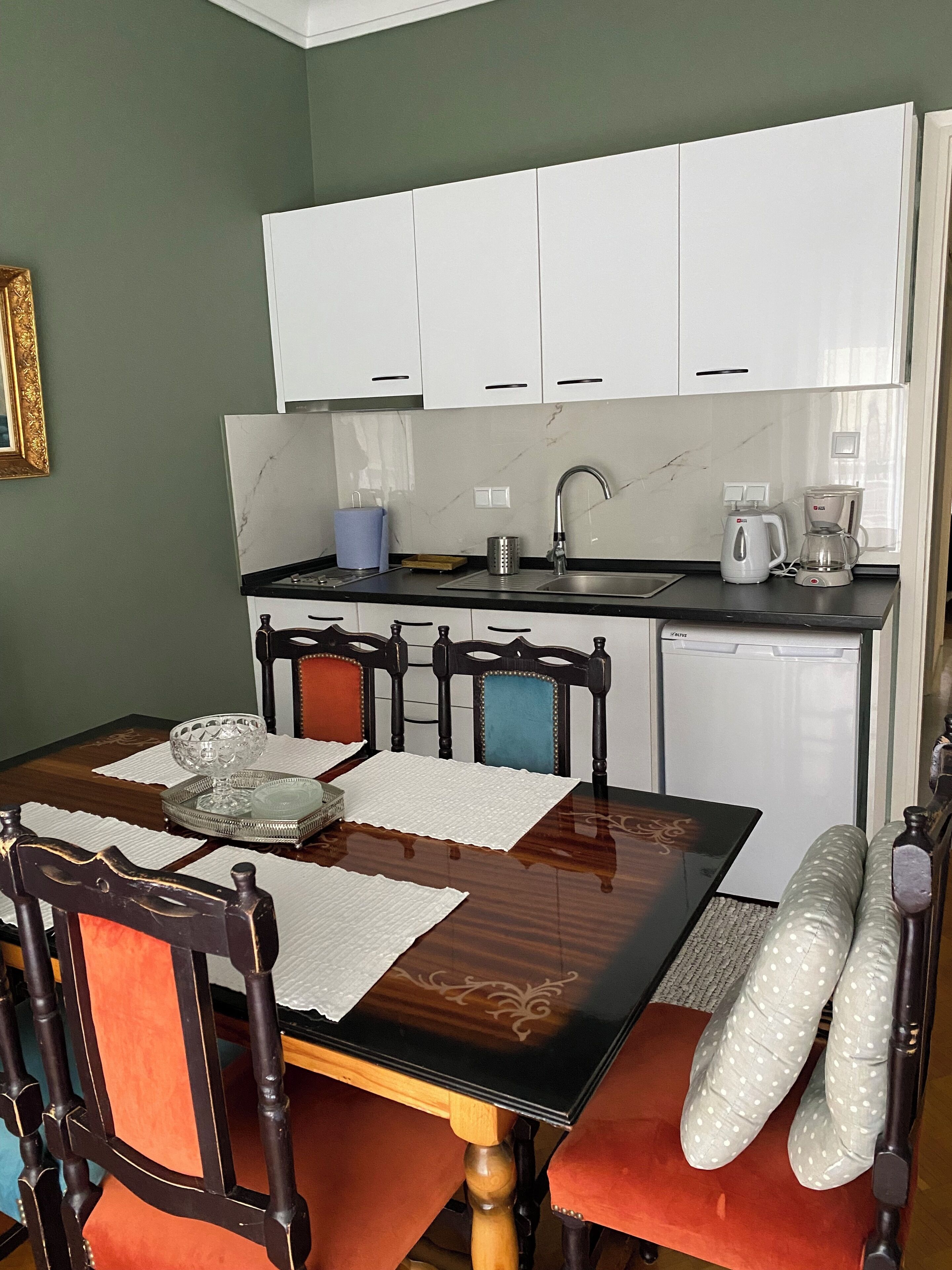 Fridge, stovetop, coffee/tea maker, toaster