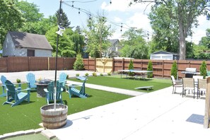 Outdoor dining - MadisonVilla!Putting+Firepit+Ping Pong+3 KING beds (Cincinnati)